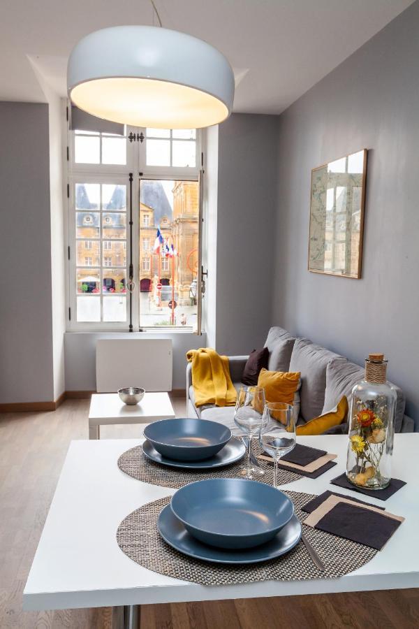 Charleville-Mezieres: Belle Vue Place Ducale Екстериор снимка